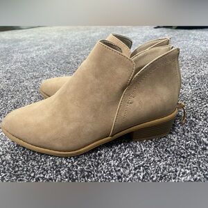 Women’s camel colored ankle boots